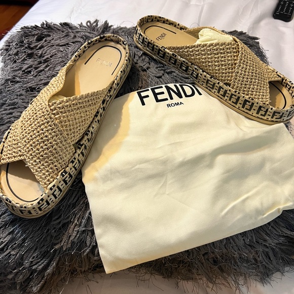 Fendi Raffia Slides. - Picture 5 of 13